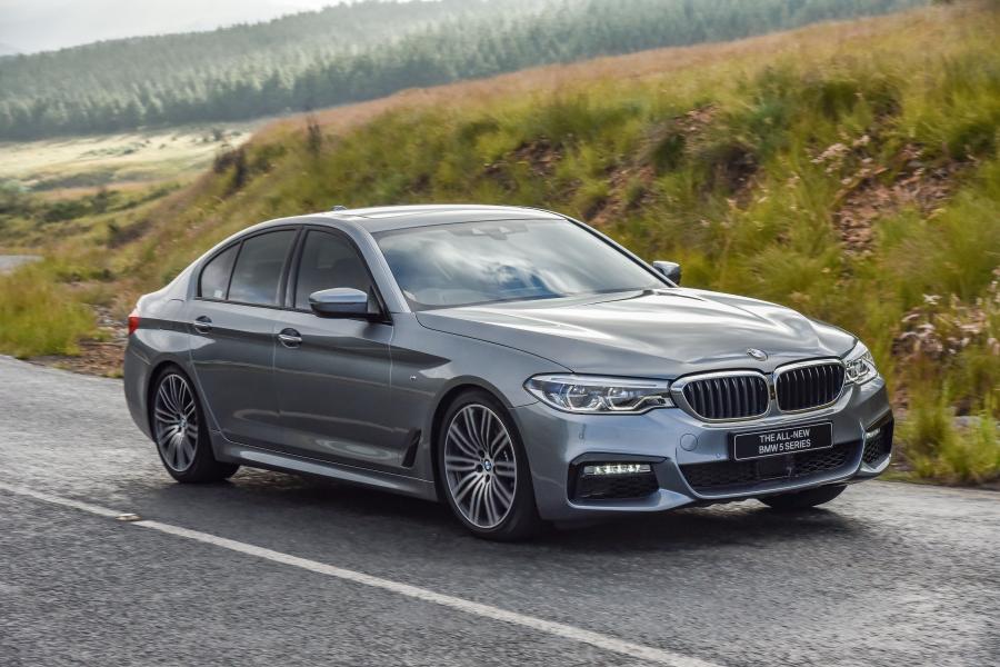  BMW 540i Sedan M Sport 2017 года  (ZA) (фото 24 из 40)